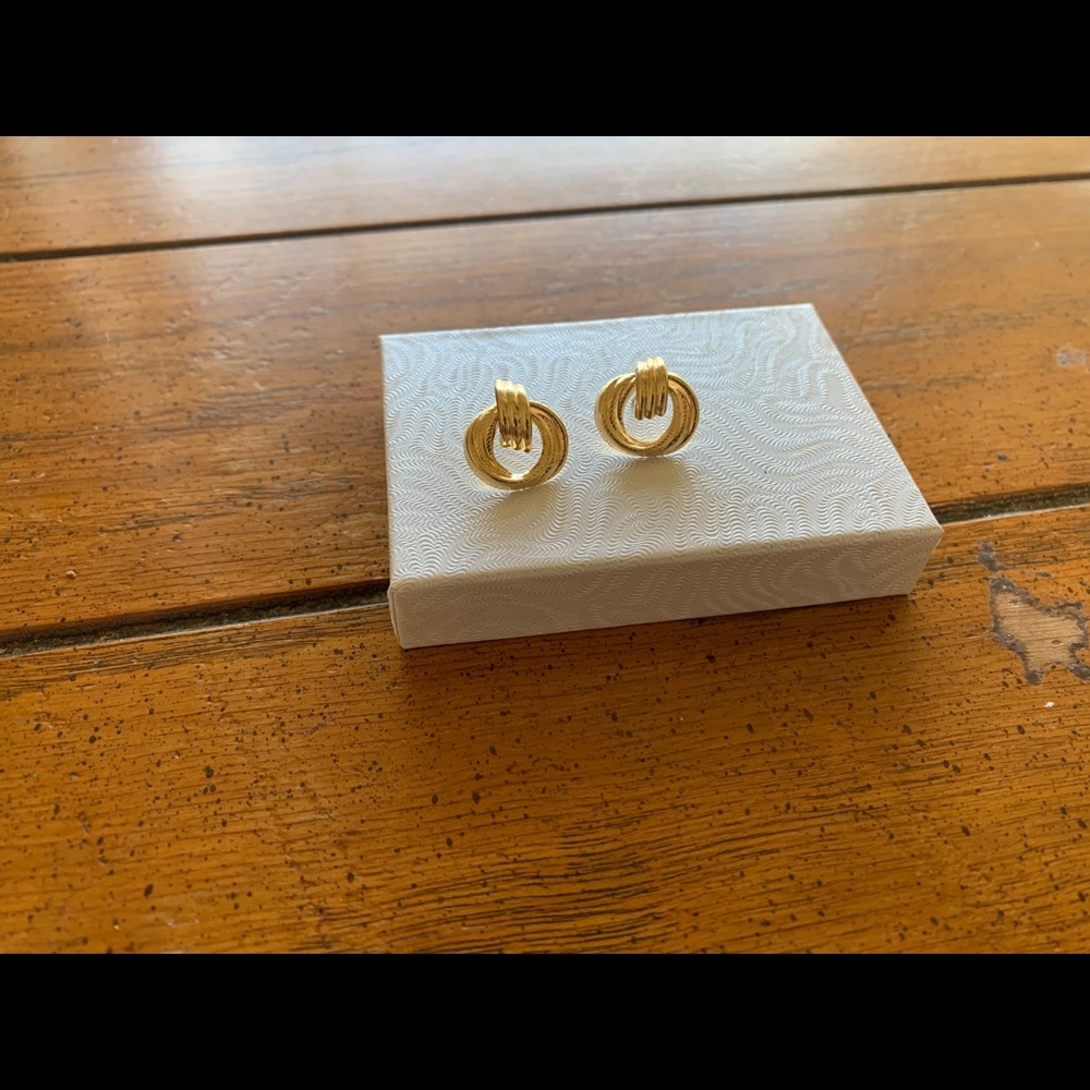 14kt beautiful earrings without backs.